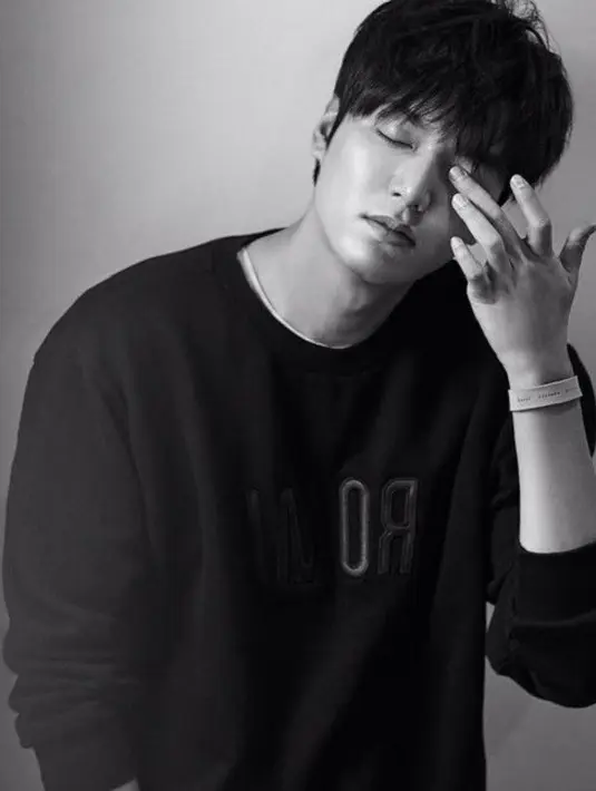 Namanya semakin terkenal setelah ia bermain dalam drama Boys Over Flowers. Dalam drama tersebut, Lee Min Ho berperan sebagai Go Jun Pyo. (Foto: instagram.com/actorleeminho)