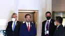 Presiden Joko Widodo atau Jokowi saat menuju lokasi KTT G7 dari Munich, Jerman, 27 Juni 2022. Jokowi terbang ke lokasi KTT G7 dengan menggunakan helikopter militer tipe Sikorsky CH53. (Foto: Laily Rachev - Biro Pers Sekretariat Presiden)
