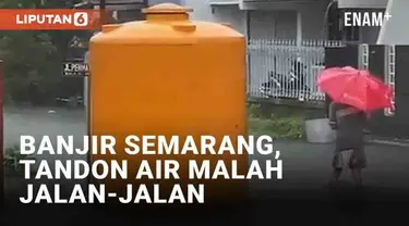 Banjir melanda Semarang, Jawa Tengah sejak Sabtu (31/12/2022). Sejumlah pemukiman terendam, hingga terekam momen yang mengundang tawa dan kelakar. Sebuah toren air terseret arus banjir seakan jalan-jalan di tengah pemukiman.