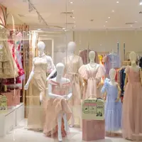 Brand lokal ini hadirkan gaun pesta siap pakai untuk ibu dan anak di momen Natal dan Tahun Baru (Leura Prive)