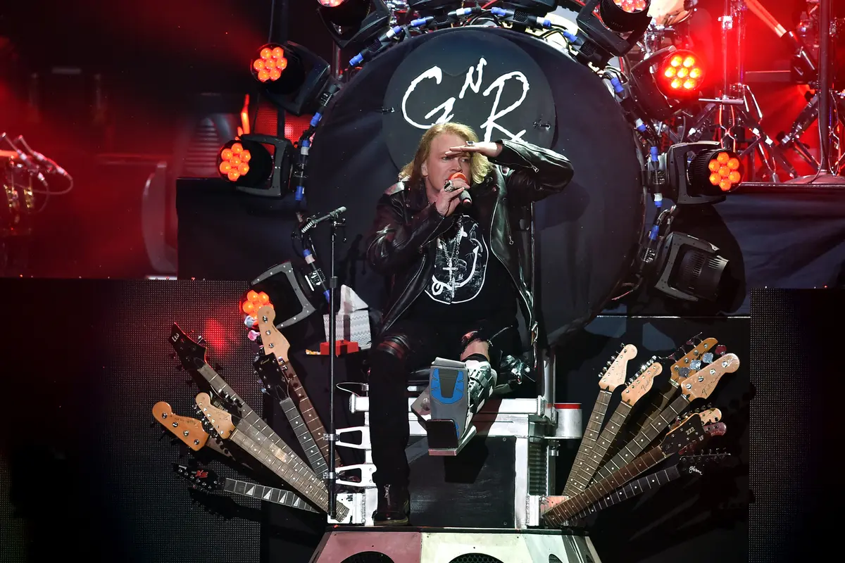 [Bintang]  Guns N' Roses