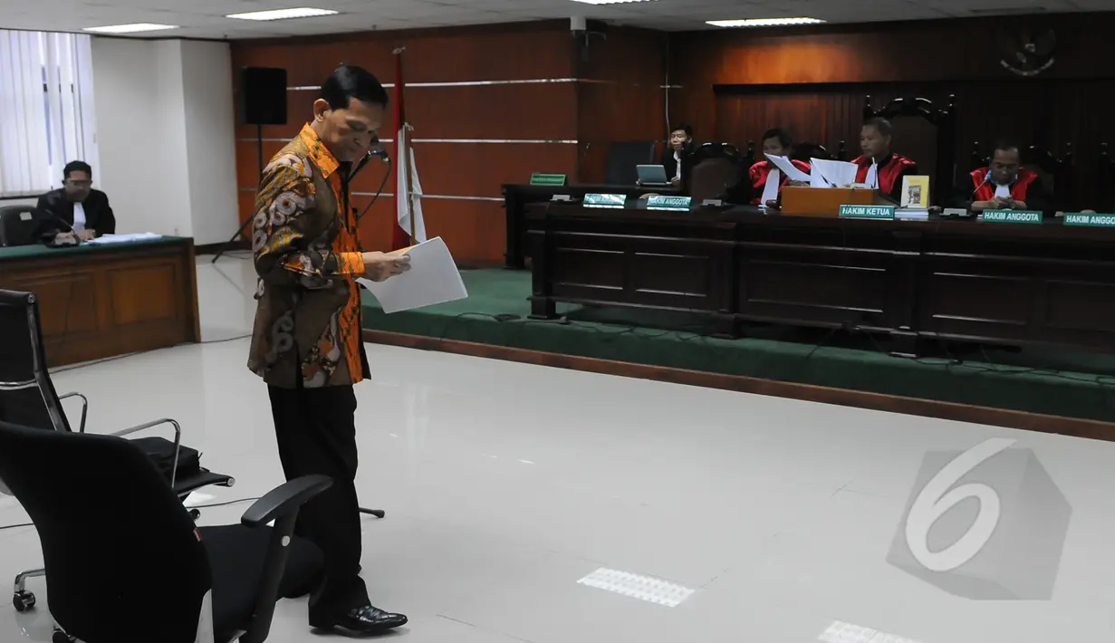 Didik Purnomo saat mengikuti sidang lanjutan di Pengadilan Tipikor, Jakarta, Senin (30/3/2015). Sidang mengagendakan pembacaan nota pembelaan kasus korupsi pengadaan driving simulator. (Liputan6.com/Herman Zakharia)