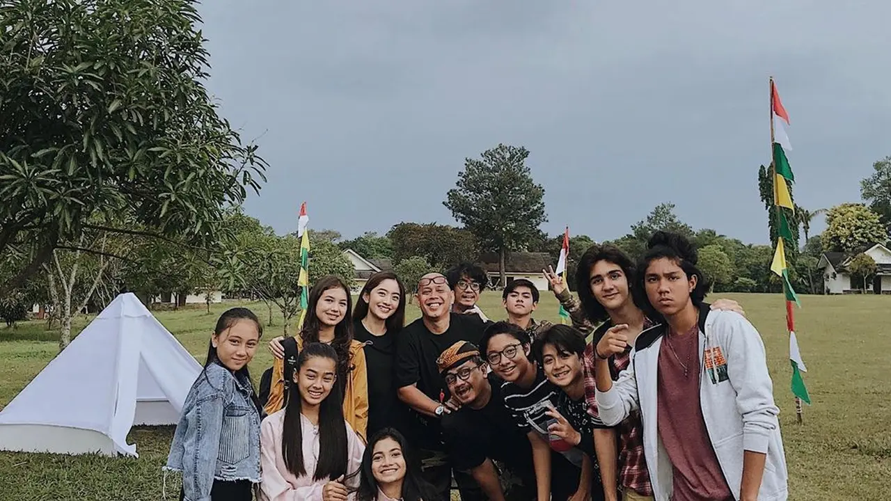 Jadi Guru di Sinetron, Ini 6 Potret Natalie Zenn Bareng Pemain Dari Jendela SMP