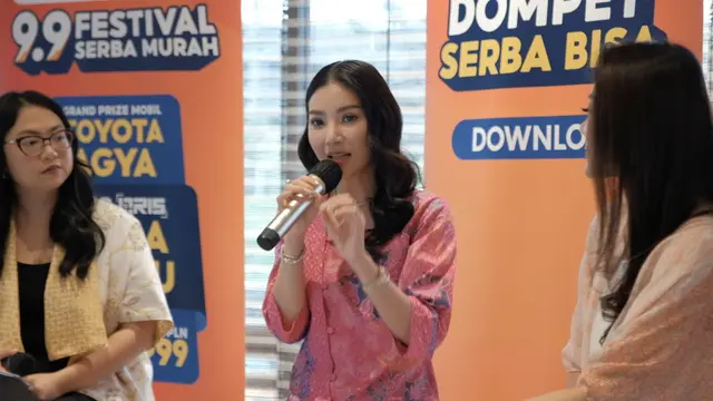 Figur publik Sarwendah dalam peluncuran program spesial Aplikasi ShopeePay 9.9 Festival Serba Murah.