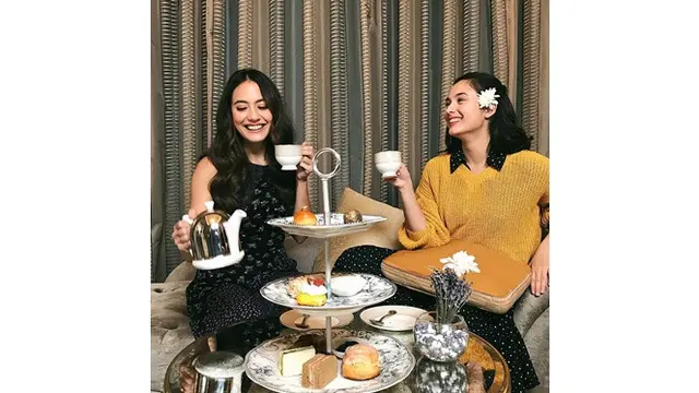 5 Potret Persahabatan Chelsea Islan dengan Pevita Pearce, Selalu Kompak