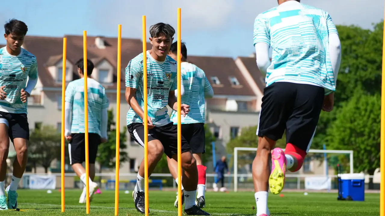 Foto: Jauh dari Raut Tegang, Begini Latihan Timnas Indonesia U-23 Jelang Laga Play-off Melawan Guinea