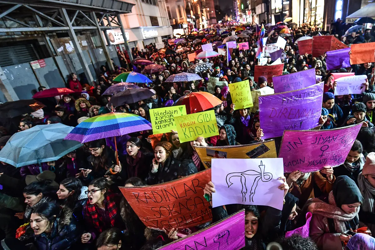 Women's Day, Ribuan Kaum Hawa Turun ke Jalanan Kota di Turki