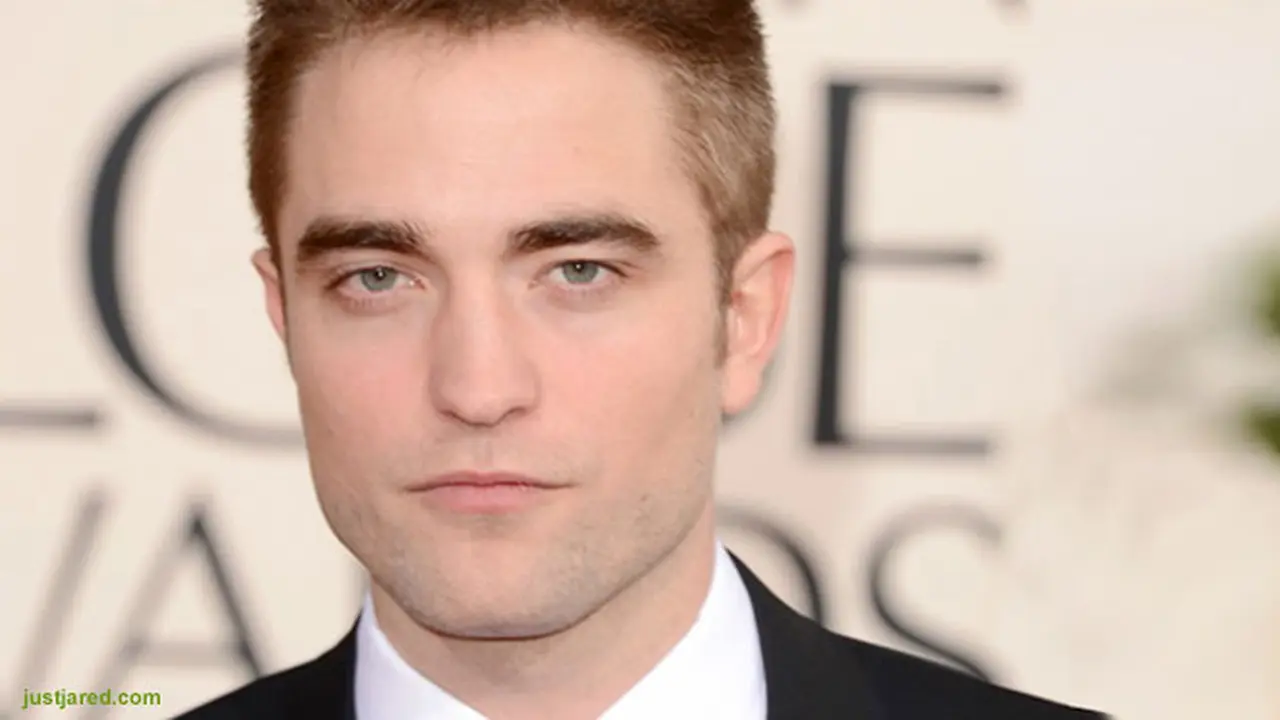 robert-pattinson-130821b.jpg