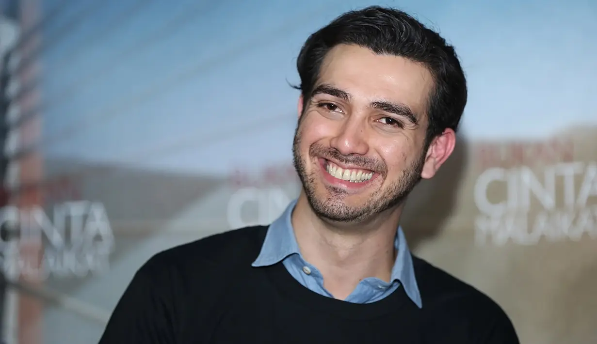 Salah satu yang dilakukan oleh bintang sinetron Malin Kundang itu adalah mendekati sutradara. Dekat dengan sutradara, bisa membuat pikirannya terbuka untuk peran yang akan dilakoni. (Nurwahyunan/Bintang.com)