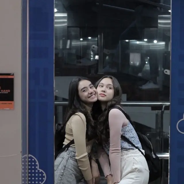 Jadi Sahabat di Sinetron, Ini 6 Kebersamaan Yasmin Napper dan Nabila Atmaja