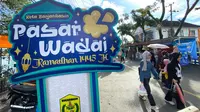 Salah satu gapura memasuki kawasan Pasar Wadai di depan Pemko Banjarmasin. (Liputan6.com/Aslam Mahfuz