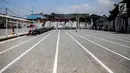 Suasana lahan parkir di lokasi binaan Taman Kota Intan di Jalan Cengkeh, Jakarta, Jumat (6/10). Lokasi Binaan PKL ini juga terintegrasi dengan lahan parkir yang dapat menampung 150  mobil dan 400 motor. (Liputan6.com/Faizal Fanani)