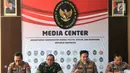 Kepala Pusat Penerangan TNI Mayjen Sisriadi dan Kepala Divisi Humas Polri Irjen M Iqbal saat menggelar jumpa pers terkait perkembangan kerusuhan 21-22 Mei 2019 di Jakarta, Selasa (11/6). Polisi Telah menetapkan 6 tersangka perencana pembunuhan terhadap 4 tokoh nasional.  (Liputan6.com/Johan Tallo)