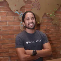 "Iya. Itu adalah cabang triathlon, menggabungkan renang, sepeda, dan lari. Jaraknya 1,9 km swim, 90 km sepeda, 21,1 km lari. Dan aku bisa selesai itu dalam 6 jam 20 menit," kata Fajar . (Andy Masela/Bintang.com)