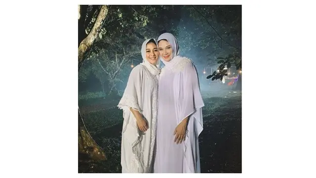 Seleb Non Muslim Ini Tampil Mempesona Dengan Berhijab