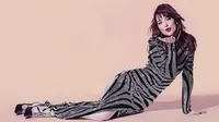 Intip Trik Cerdas Aplikasikan Maskara dari Nenek Dakota Johnson