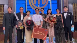 Gio sendiri telah berhasil mencuri perhatian penonton dengan keahliannya dalam memasak serta platting. Bahkan, tak sedikit pula masakannya menjadi favorit juri, yakni Chef Juna, Chef Renatta serta Chef Arnold. (Liputan6.com/IG/@gio.mci10)