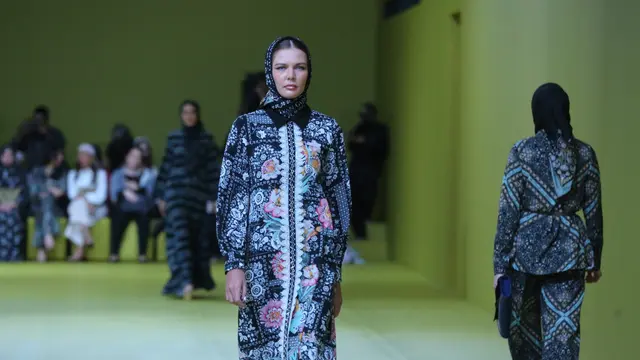 Ivan Gunawan Persembahkan Show Terakhir sebelum Tinggal di Luar Negeri, Pamerkan Koleksi Lebaran Terinspirasi Kenangan Masa Kecil