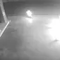 Rekaman CCTV, seorang pria mabuk nekat membakar dispenser pertalite dan premium SPBU paga.(Liputan6.com/ Dionisius Wilibardus)