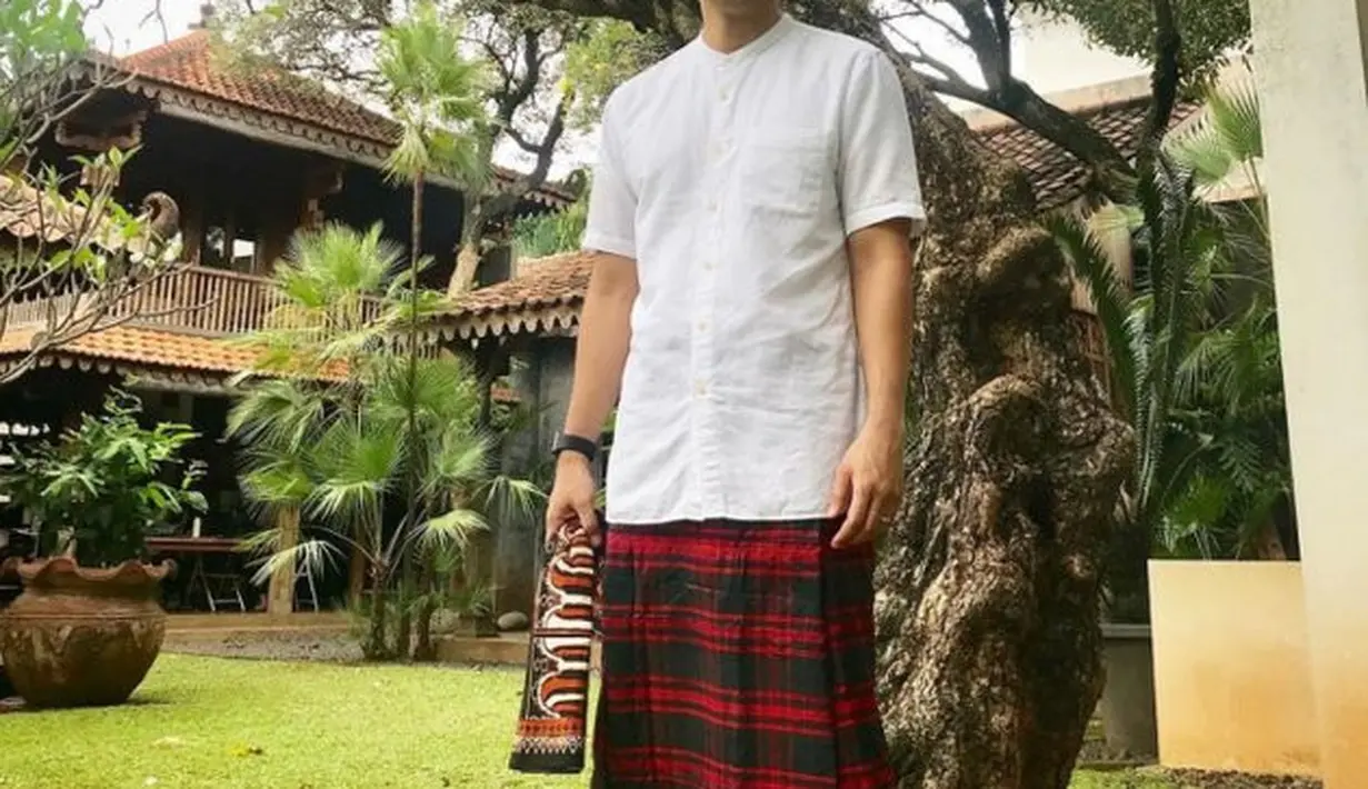 <p>Anjasmara pun membeli rumah di kawasan Karawaci. Namun saat diperlihatkan ke mertua, ternytata rumahnya disebut mirip kandang burung. [Foto: Instagram @anjasmara]</p>