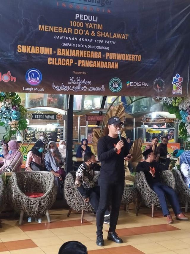 Ketua RMI memberikan Sambutan di Acara Peduli 1000 Yatim Menebar Doa dan Shalawat. (Road Manager Indonesia / Yayasan Lentera Qolbu Amanah)