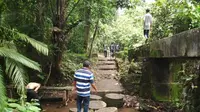 Memburu air sendang pengantin di Kediri (Liputan6.com/Dian Kurniawan)