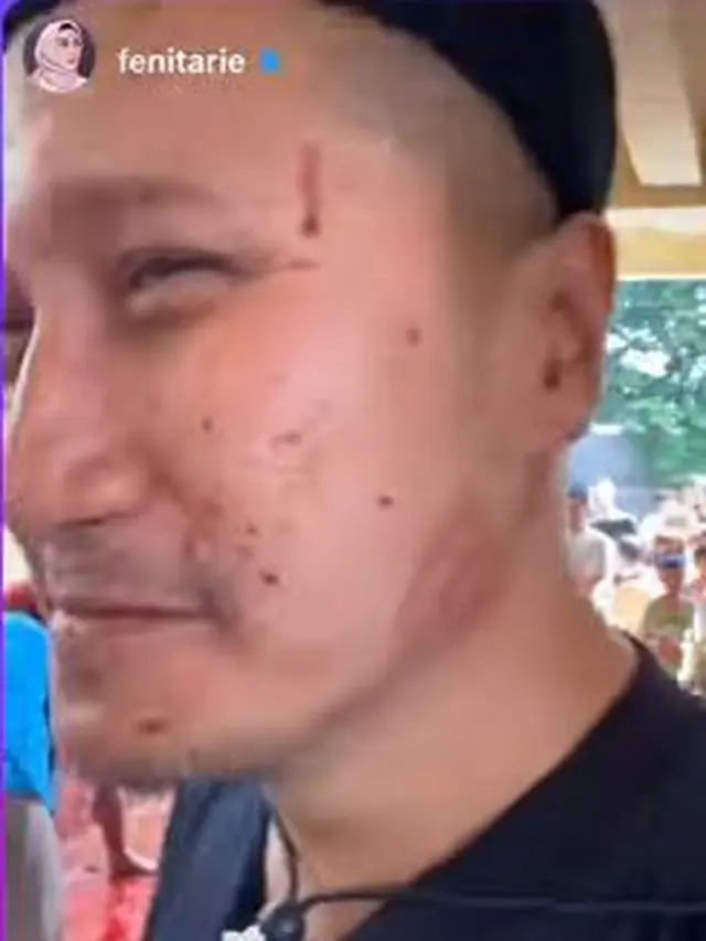 Arie Untung potong sendiri hewan qurban (Instagram/ariekuntung)