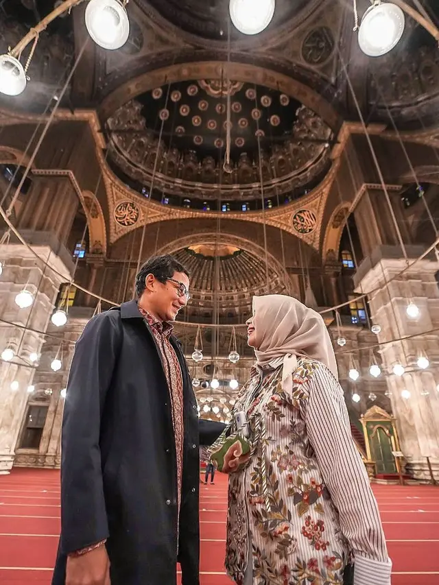 Selalu Mesra, Ini 8 Momen Kebersamaan Sandiaga Uno dan Istri yang Jarang Tersorot
