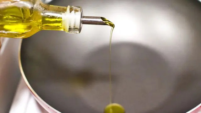 Menggoreng Sayur Lebih Sehat daripada Merebus, Benarkah?