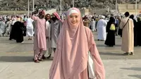 4 Potret Cantik Febby Rastanty saat Jalani Umrah, Pesona Bak Bidadari dengan Tampilan Syar'i