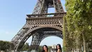 <p>Beby Tsabina dan Cut Keysha tampak sering menghabiskan waktu bersama. Salah satunya adalah ketika mereka berlibur ke Paris. [Foto: Instagram.com/cckey.s]</p>