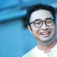 Sebagai ayah baru, Surya Saputra tidak mau melewatkan masa-masa perkembangan buah hatinya. Seperti diketahui, Chintya Lamusu pada November silam melahirkan buah hatinya kembar. (Adrian Putra/Bintang.com)