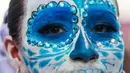 Di Meksiko, ada sebuah tradisi perayaan Dia de Muertos yang bisa diartikan sebagai hari peringatan bagi orang-orang yang telah mati atau singkatnya Hari Orang Mati. (Julio Cesar AGUILAR/AFP)