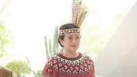 Ketua DPR RI, Puan Maharani kenakan baju dari Dayak, Kalimantan. Dengan motif Ruit Besai dengan pengerjaan 3,5 bulan. [@puanmaharaniri]