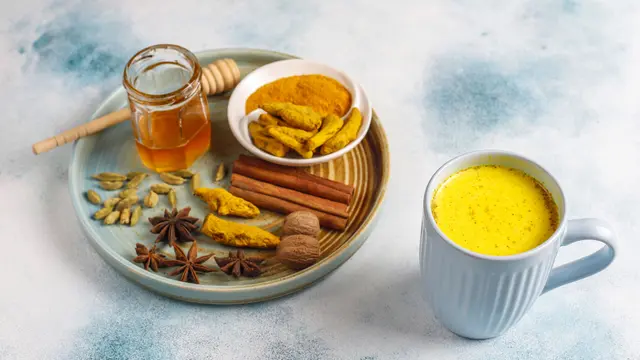 Ilustrasi Susu Kunyit