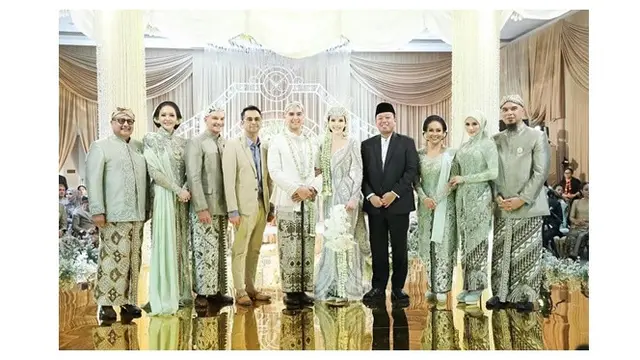 7 Potret Keluarga Besar di Pernikahan Al Ghazali-Alyssa, Ahmad Dhani dan Maia Berdampingan