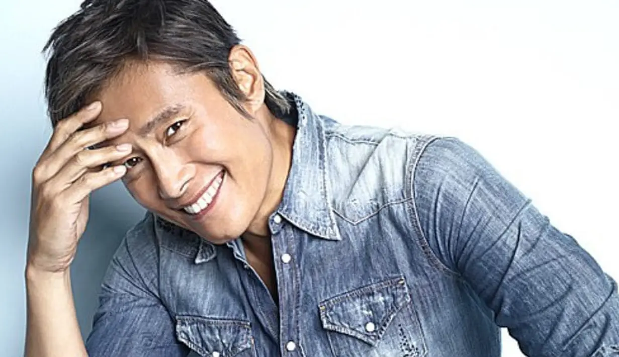 Seperti diketahui, Kim Eun Sook merupakan penulis naskah dari Descendants of the Sun dan Goblin. Menjelang perilisannya, muncul kabar jika Lee Byung Hun mendapatkan bayaran yang tinggi. (Foto: soompi.com)