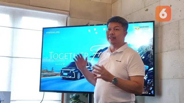 Chief Operating Officer PT Indomobil Energi Baru, Yudhy Tan, memaparkan strategi Maxus menjelang GIIAS 2025 dalam acara Media Luncheon di Jakarta, Jumat (11/7/2025). (Liputan6/Muhamad Ridwan).