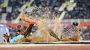 Atlet Bahama, Laquan Nairn bertanding dalam final lompat jauh cabang atletik putra pada hari ketujuh Commonwealth Games di Alexander Stadium, Birmingham, Inggris pada 4 Agustus 2022. (AFP/Glyn Kirk)