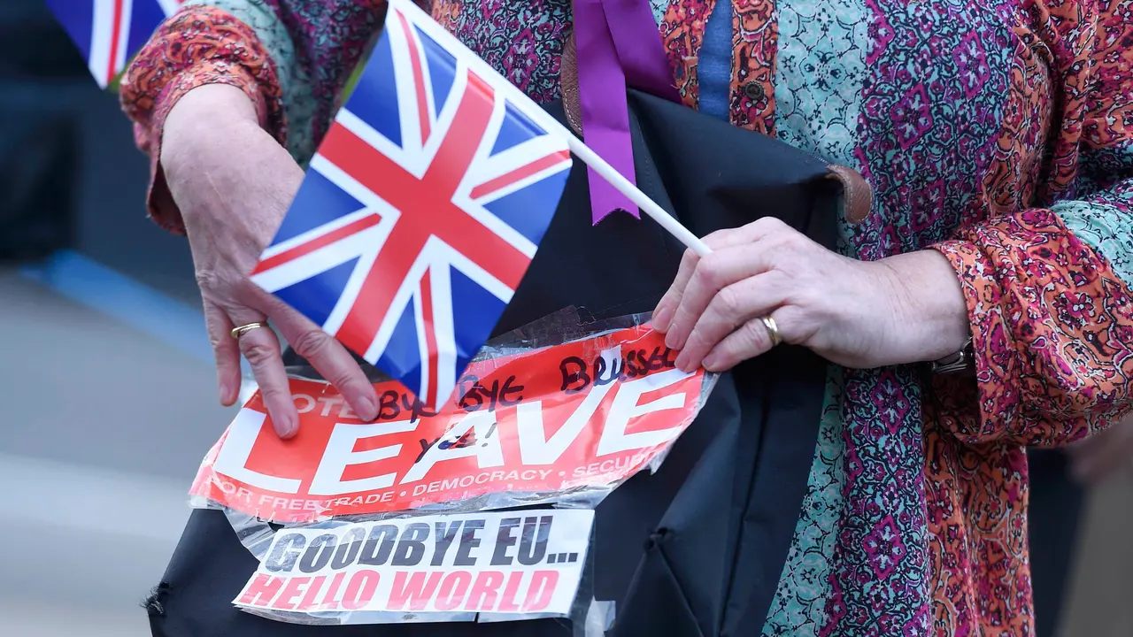 20160624-Pro-Brexit Rayakan Kemenangan Awal Inggris Hengkang dari Uni Eropa-London