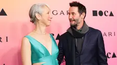 Aktor Keanu Reeves dan kekasihnya Alexandra Grant (Kiri) menghadiri MOCA Gala 2024 di The Geffen Contemporary at MOCA pada 13 April 2024 di Los Angeles, California. (Momodu Mansaray/Getty Images/AFP)
