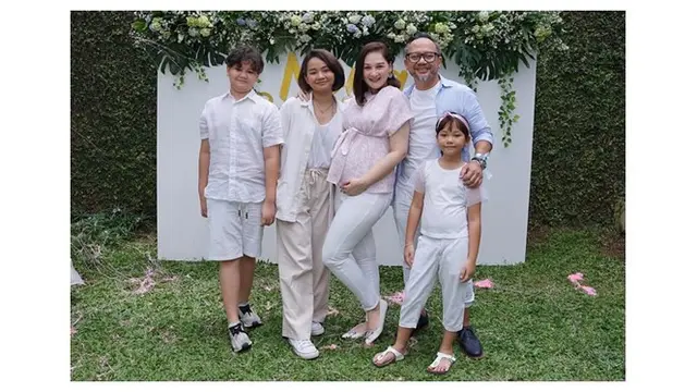 Hamil Anak Keempat, Ini 7 Potret Baby Shower Mona Ratuliu yang Meriah