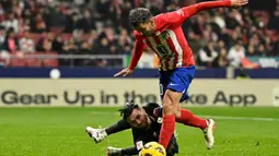 Atletico Madrid memastikan meraih tiga poin setelah menang tipis 2-1 atas Rayo Vallecano. (JAVIER SORIANO/AFP)