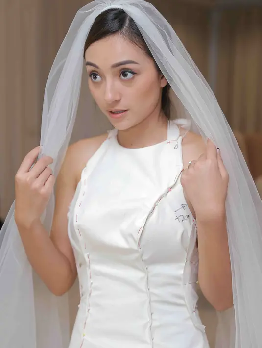 Melalui berbagai pertimbangan, akhirnya pilihannya jatuh ke Bali sebagai tempat untuk meresmikan hubungannya. (Andy Masela/Bintang.com)