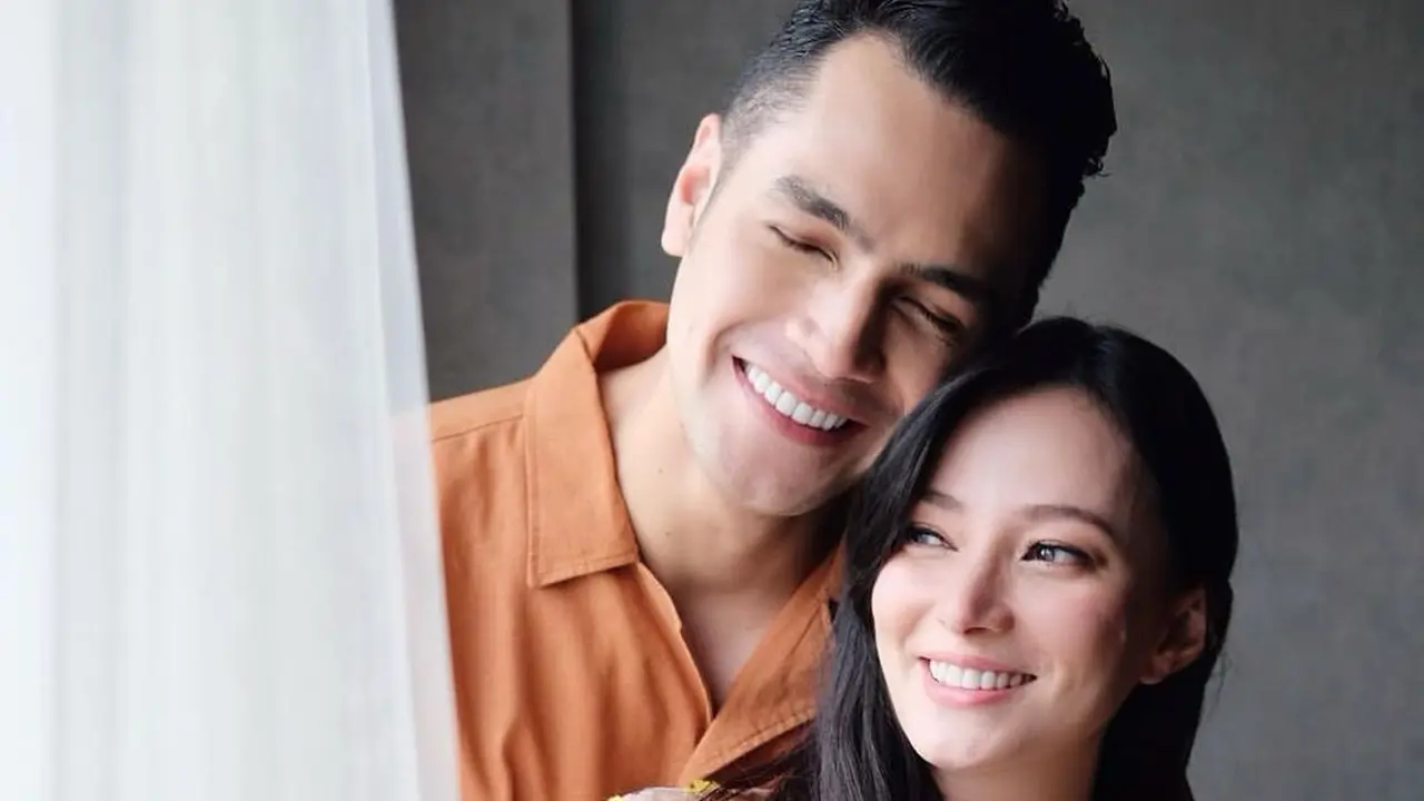 Asmirandah dan Jonas Rivanno. (Foto: Instagram @asmirandah89)