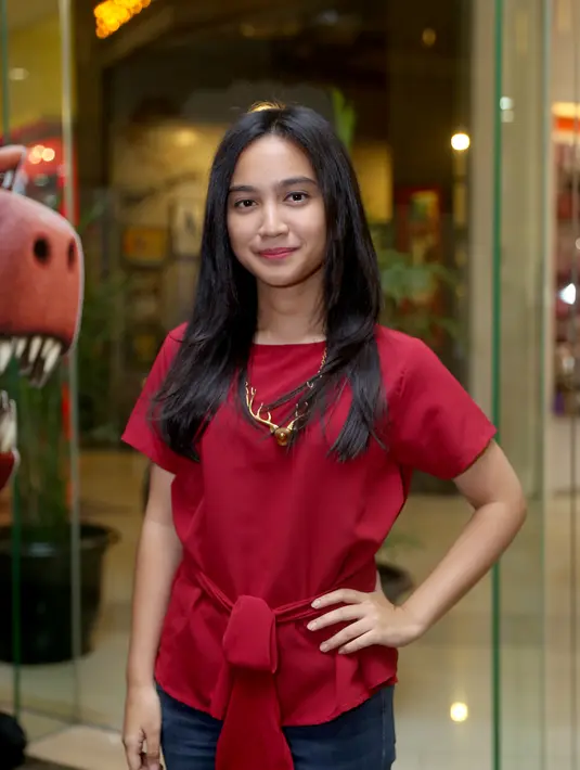 Perempuan berusia 20 tahun ini berpendapat, ketika sedang menulis ia seperti menemukan jati diri yang sebenarnya. (Andy Masela/Bintang.com)