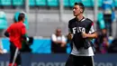 Gelandang serang Jerman, Mesut Oezil, terlihat siap berlaga melawan Portugal di penyisihan Piala Dunia 2014 Grup G, (15/6/2014). (REUTERS/Marcos Brindicci)