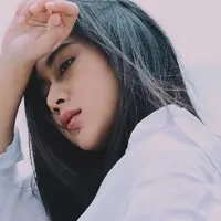 Nara Dewi Dewi suka jam tangan retro (Instagram/ullynarazunggavs)