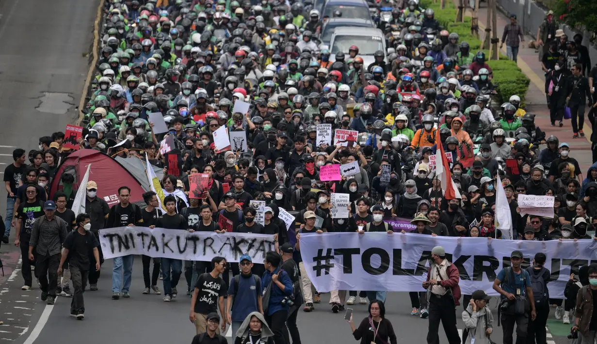 Dewan Perwakilan Rakyat (DPR) Republik Indonesia resmi mengesahkan Rancangan Undang-Undang Perubahan atas Undang-Undang Nomor 34 Tahun 2004 tentang Tentara Nasional Indonesia atau RUU TNI menjadi Undang-Undang. (BAY ISMOYO/AFP)