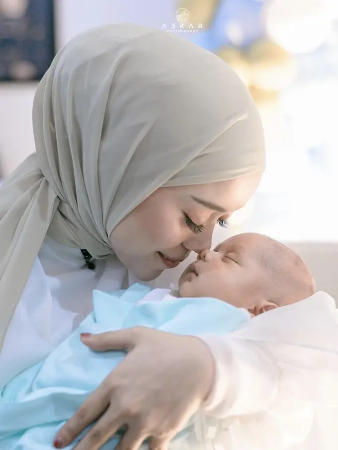 Lesti Kejora saat Gendong Anak